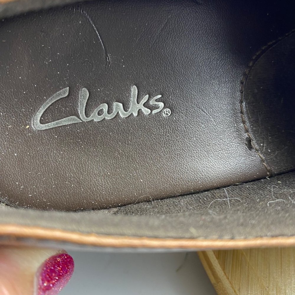 Clarks Shootie Ankle Shoes Women Size 7‎ Slip On Brown Leather 2" Heel - Picture 5 of 8